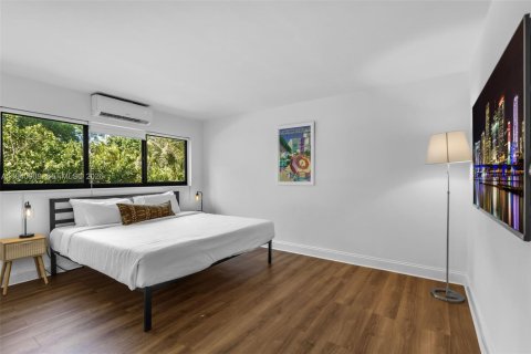 Casa en venta en Miami, Florida, 3 dormitorios, 154.4 m2 № 2062266 - foto 16
