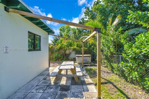 Casa en venta en Miami, Florida, 3 dormitorios, 154.4 m2 № 2062266 - foto 25