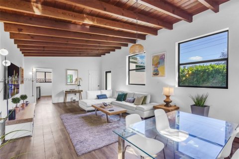 Casa en Miami, Florida 3 dormitorios, 154.4 m2 № 2062266