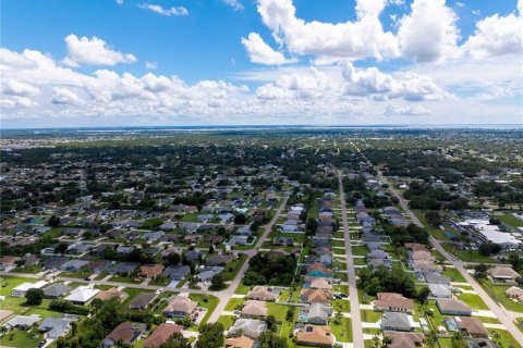 Casa en venta en Port Charlotte, Florida, 3 dormitorios, 187.38 m2 № 2381230 - foto 10