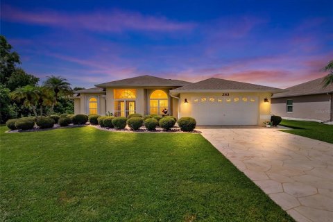 Casa en Port Charlotte, Florida 3 dormitorios, 187.38 m2 № 2381230