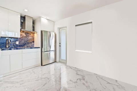 Villa ou maison à vendre à Miami, Floride: 6 chambres, 442.03 m2 № 2146436 - photo 28