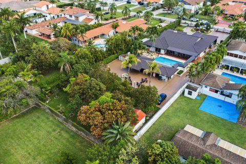 Villa ou maison à vendre à Miami, Floride: 6 chambres, 442.03 m2 № 2146436 - photo 2