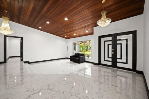 Villa ou maison à vendre à Miami, Floride: 6 chambres, 442.03 m2 № 2146436 - photo 6