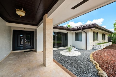 Villa ou maison à vendre à Miami, Floride: 6 chambres, 442.03 m2 № 2146436 - photo 5