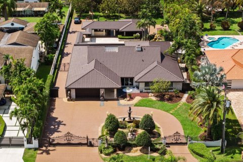 Villa ou maison à Miami, Floride 6 chambres, 442.03 m2 № 2146436