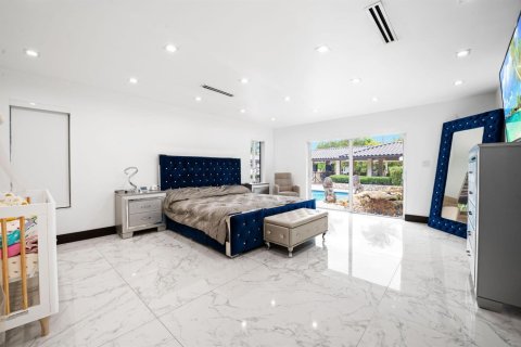 Villa ou maison à vendre à Miami, Floride: 6 chambres, 442.03 m2 № 2146436 - photo 17