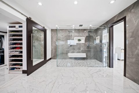 Villa ou maison à vendre à Miami, Floride: 6 chambres, 442.03 m2 № 2146436 - photo 20