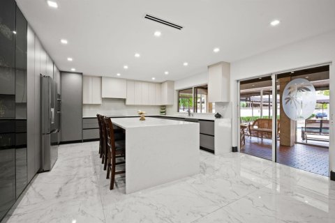 Villa ou maison à vendre à Miami, Floride: 6 chambres, 442.03 m2 № 2146436 - photo 14