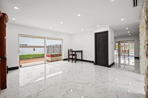 Villa ou maison à vendre à Miami, Floride: 6 chambres, 442.03 m2 № 2146436 - photo 9