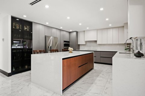 Villa ou maison à vendre à Miami, Floride: 6 chambres, 442.03 m2 № 2146436 - photo 13