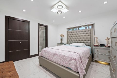 Villa ou maison à vendre à Miami, Floride: 6 chambres, 442.03 m2 № 2146436 - photo 22