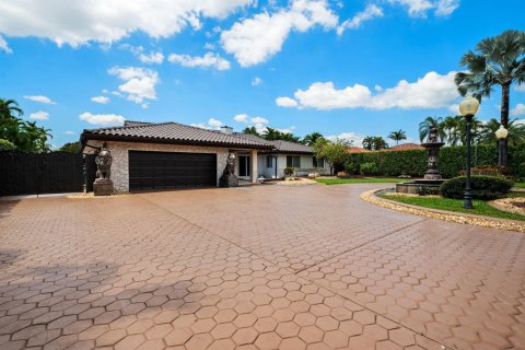 Villa ou maison à vendre à Miami, Floride: 6 chambres, 442.03 m2 № 2146436 - photo 4