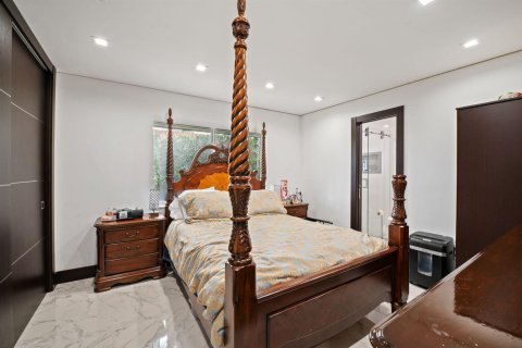 Villa ou maison à vendre à Miami, Floride: 6 chambres, 442.03 m2 № 2146436 - photo 25