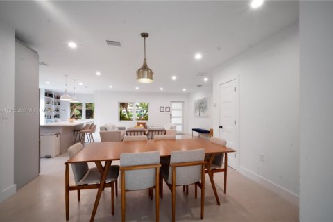 House in Biscayne Park, Florida 3 bedrooms, 195.09 sq.m. № 1858489 - photo 13