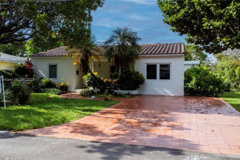 House in Biscayne Park, Florida 3 bedrooms, 195.09 sq.m. № 1858489 - photo 2