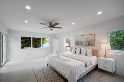 House in Biscayne Park, Florida 3 bedrooms, 195.09 sq.m. № 1858489 - photo 18