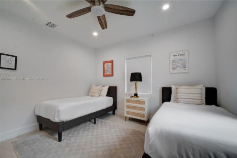 House in Biscayne Park, Florida 3 bedrooms, 195.09 sq.m. № 1858489 - photo 25