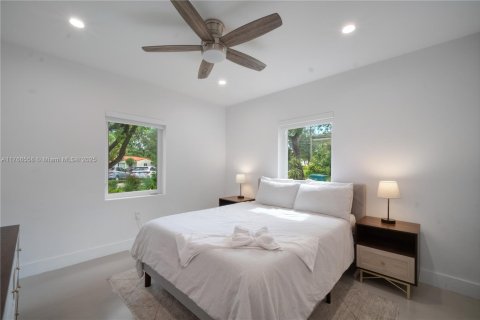 House in Biscayne Park, Florida 3 bedrooms, 195.09 sq.m. № 1858489 - photo 22