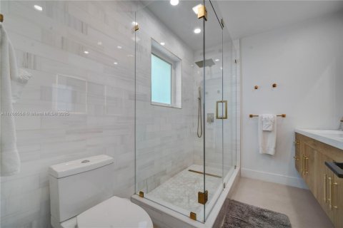 House in Biscayne Park, Florida 3 bedrooms, 195.09 sq.m. № 1858489 - photo 21