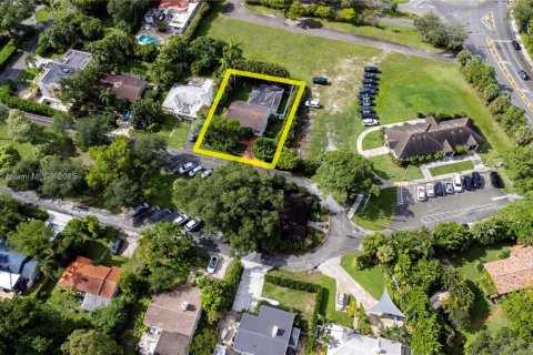 House in Biscayne Park, Florida 3 bedrooms, 195.09 sq.m. № 1858489 - photo 1