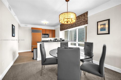 Снять в аренду кондоминиум в Майами, Флорида 2 спальни, 162.3м2, № 2035075 - фото 7