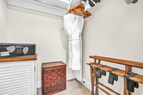 Снять в аренду кондоминиум в Майами, Флорида 2 спальни, 162.3м2, № 2035075 - фото 27