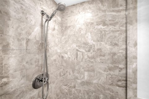 Снять в аренду кондоминиум в Майами, Флорида 2 спальни, 162.3м2, № 2035075 - фото 26