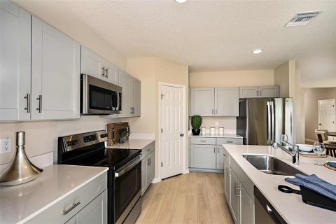 House in Davenport, Florida 5 bedrooms, 229.47 sq.m. № 1870526 - photo 2