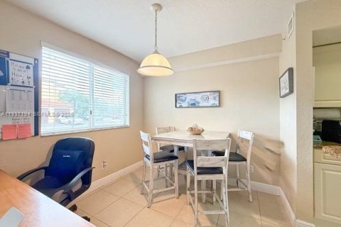 Condo in Cutler Bay, Florida, 2 bedrooms  № 1995086 - photo 7