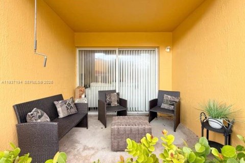 Condo in Cutler Bay, Florida, 2 bedrooms  № 1995086 - photo 11