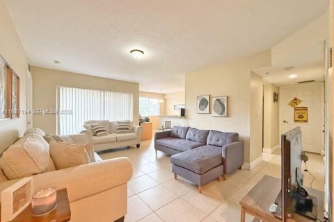 Condo in Cutler Bay, Florida, 2 bedrooms  № 1995086 - photo 2