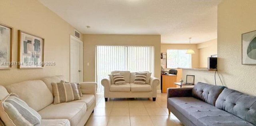 Condo in Cutler Bay, Florida, 2 bedrooms  № 1995086