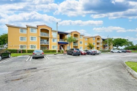 Condo in Cutler Bay, Florida, 2 bedrooms  № 1995086 - photo 13