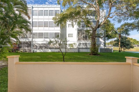 Copropriété à vendre à Lauderdale Lakes, Floride: 2 chambres, 102.38 m2 № 1998819 - photo 27