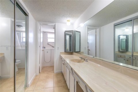 Copropriété à vendre à Lauderdale Lakes, Floride: 2 chambres, 102.38 m2 № 1998819 - photo 18