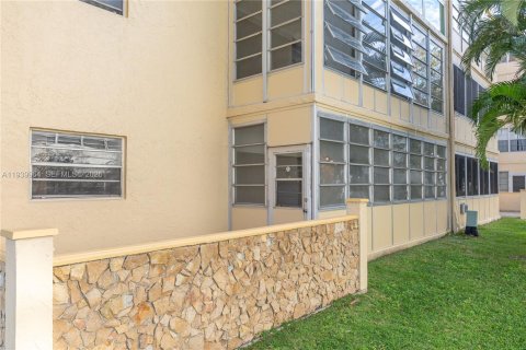 Copropriété à vendre à Lauderdale Lakes, Floride: 2 chambres, 102.38 m2 № 1998819 - photo 29