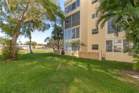 Copropriété à vendre à Lauderdale Lakes, Floride: 2 chambres, 102.38 m2 № 1998819 - photo 30