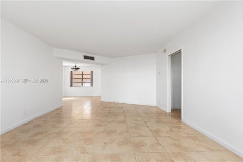 Copropriété à vendre à Lauderdale Lakes, Floride: 2 chambres, 102.38 m2 № 1998819 - photo 6