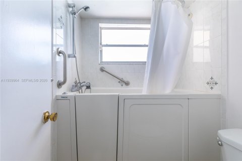 Copropriété à vendre à Lauderdale Lakes, Floride: 2 chambres, 102.38 m2 № 1998819 - photo 19