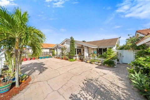 Купить виллу или дом в Майами, Флорида 3 спальни, 151.8м2, № 1992548 - фото 1
