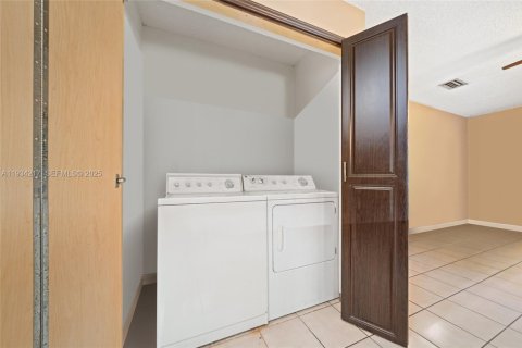 Купить виллу или дом в Майами, Флорида 3 спальни, 151.8м2, № 1992548 - фото 17