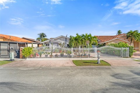 Купить виллу или дом в Майами, Флорида 3 спальни, 151.8м2, № 1992548 - фото 2