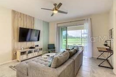 Condominio en alquiler en Davenport, Florida, 2 dormitorios, 128.95 m2 № 1901783 - foto 1