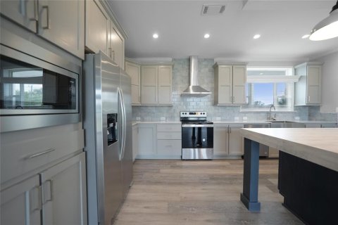 House in Port Charlotte, Florida 3 bedrooms, 167.22 sq.m. № 1410999 - photo 4