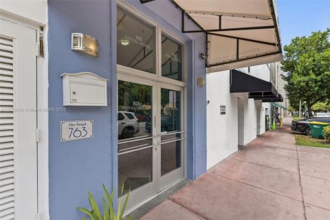 Купить кондоминиум в Майами-Бич, Флорида 25.08м2, № 1934481 - фото 2