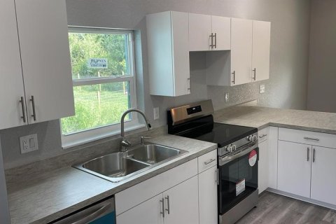 House in Punta Gorda, Florida 2 bedrooms, 104.79 sq.m. № 1881102 - photo 2