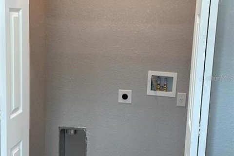 House in Punta Gorda, Florida 2 bedrooms, 104.79 sq.m. № 1881102 - photo 12