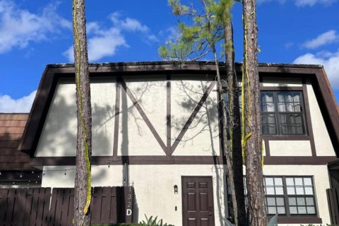 Townhouse in Royal Palm Beach, Florida 2 bedrooms, 136.57 sq.m. № 2275139