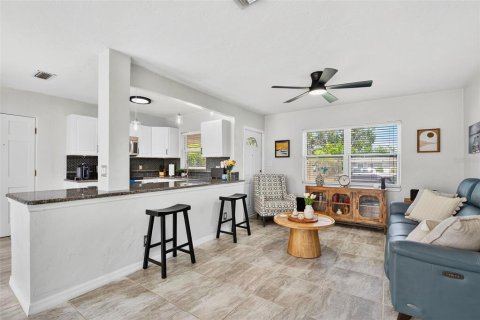 House in Largo, Florida 3 bedrooms, 93.65 sq.m. № 1847165 - photo 16